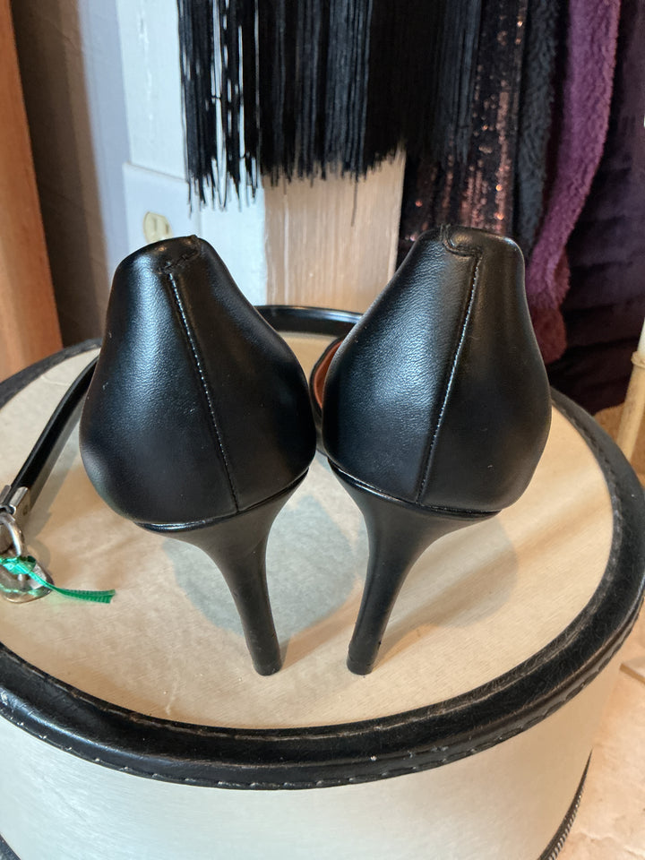 Calvin Klein D’Orsay Pumps